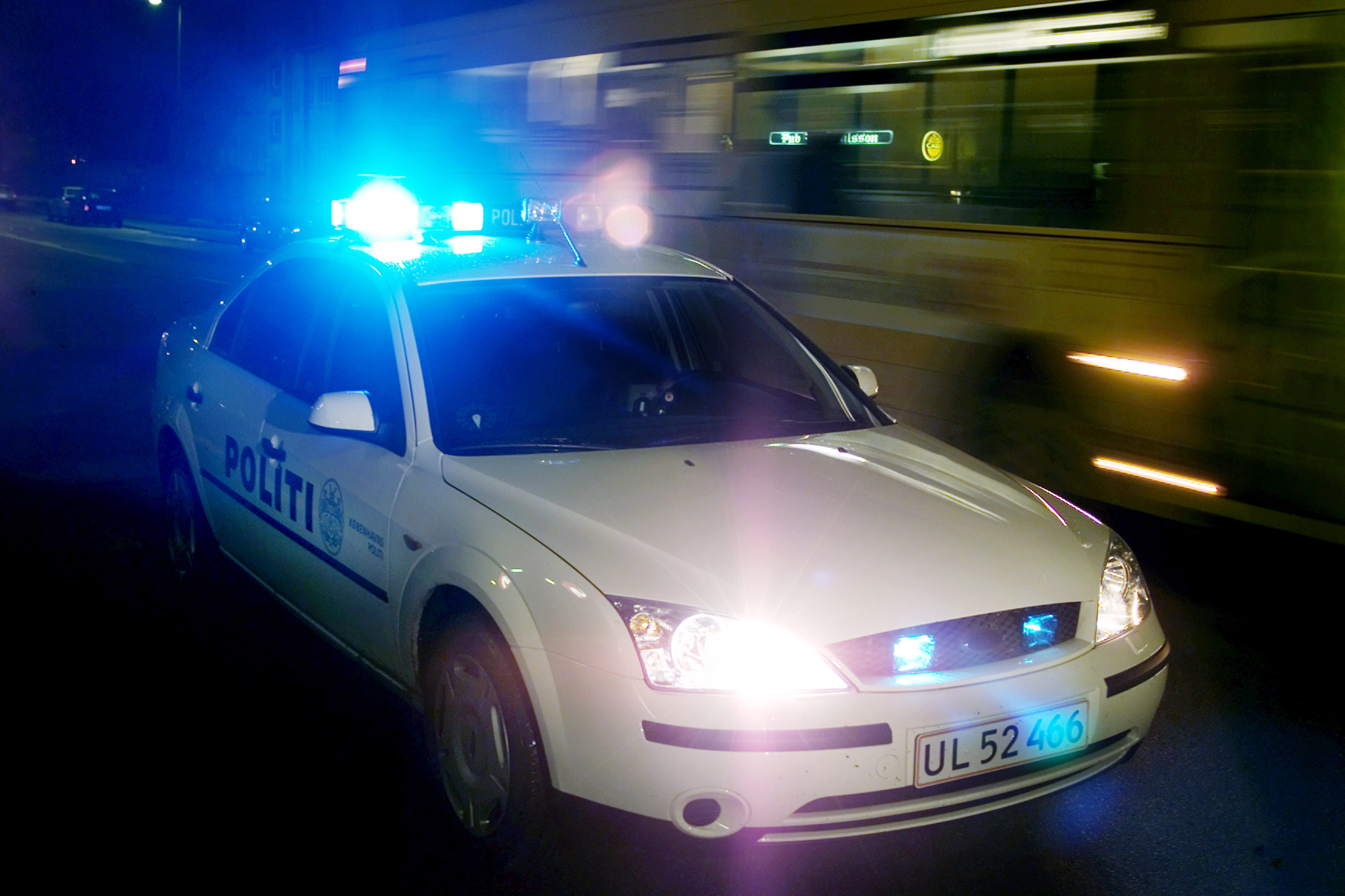 Vanvittig biljagt: Kørte 180 km/t med politiet i hælene og bragede ind i patruljevogn