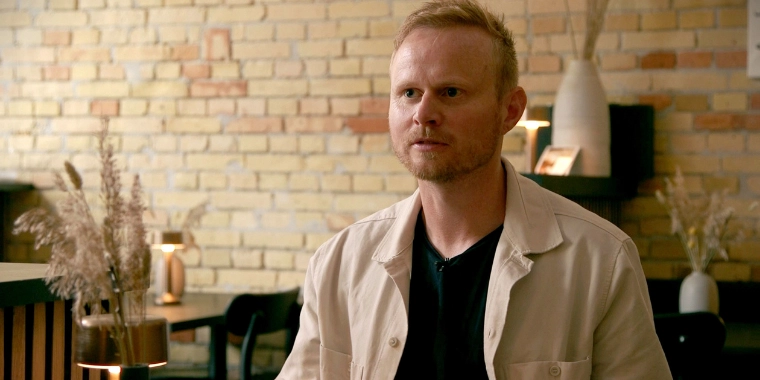 Jonatan Spang siger farvel: Nu giver han stolen videre
