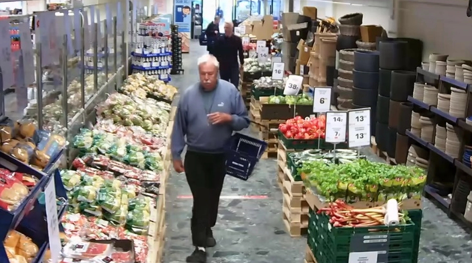 Pensionisten Jørgen handlede i sin lokale Rema 1000: Forlod butikken med tårer i øjnene