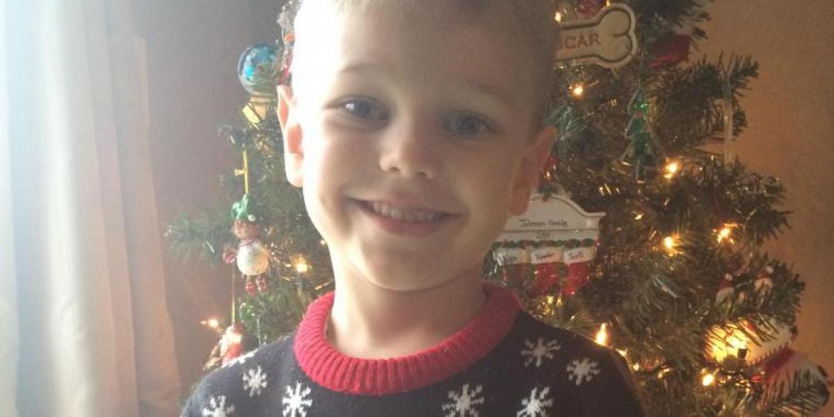 Mor sender sin søn i skole iført jule-sweater – det burde hun virkelig ikke have gjort