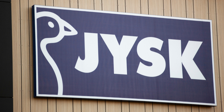 Samtlige medarbejdere i Jysk bliver hjemme i dag – og det er der en god grund til