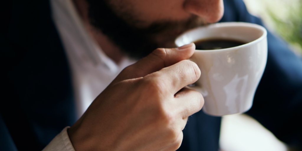 Søvnekspert afslører: Derfor skal du ikke drikke kaffe den første time du er vågen