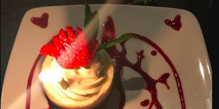 Ung mand inviterer sin syge kæreste på restaurant: Så dukker tjeneren op med utrolig overraskelse