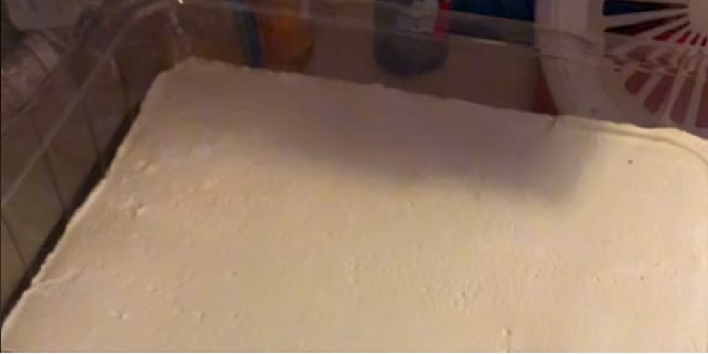 Mor bestiller fødselsdagskage til sin søn: Da hun ser kagen bliver hun rasende