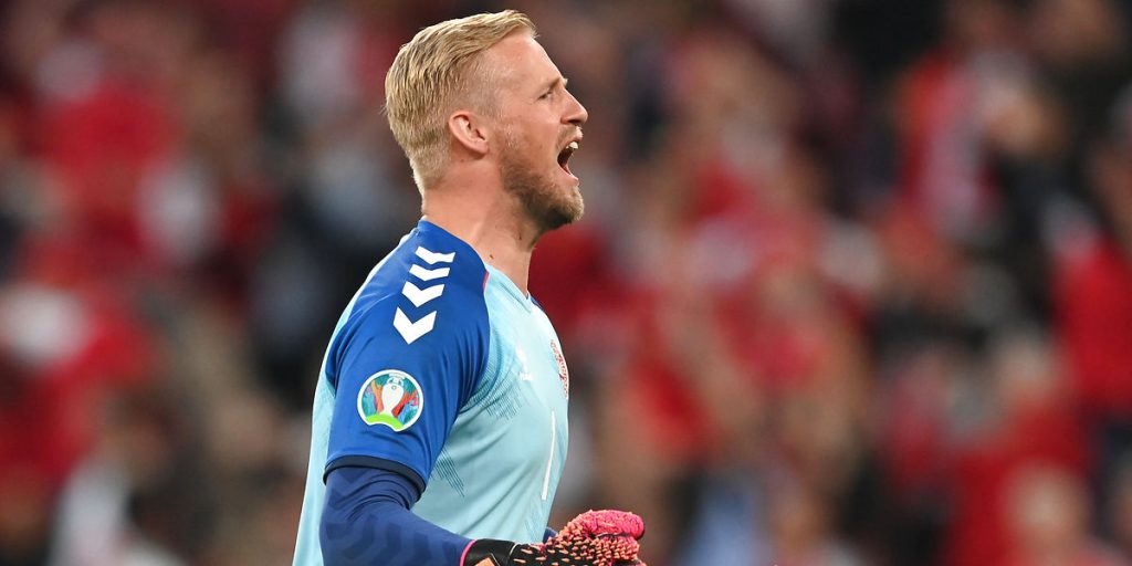 Derfor løb Kasper Schmeichel rundt med en blå tunge mod Rusland