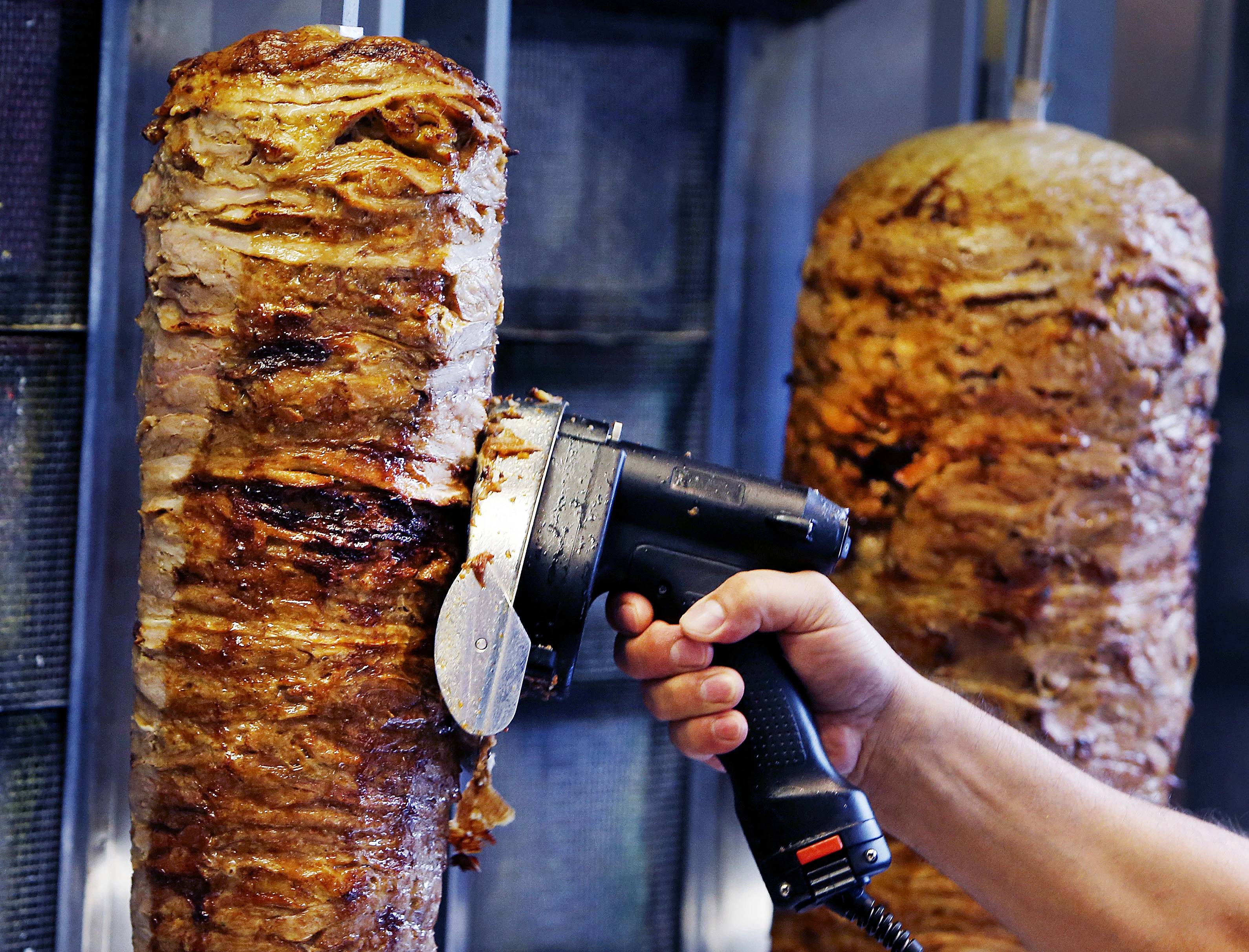 37-årig kvinde nyder et måltid på en kebab-restaurant: To uger senere får hun skrækindjagende overraskelse