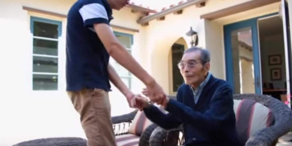 Dement mand blev ved med at vandre hjemmefra om natten – så fik 15-årige Kenneth en genial ide