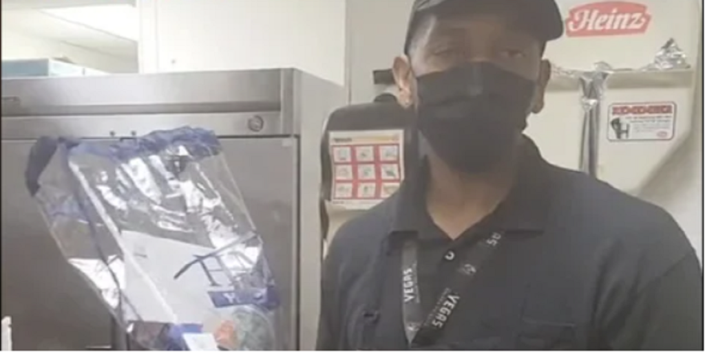 Kevin har arbejdet i over 27 år på Burger King uden én sygedag: Så gør datteren noget uventet