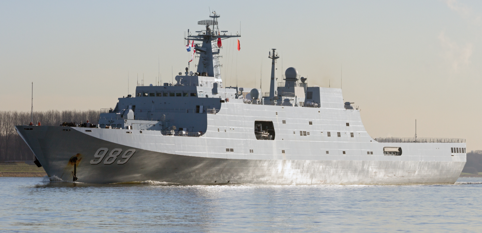 Massevis af kinesiske krigsskibe, militærfly og -helikoptere viser flaget: Det er en “alvorlig advarsel”