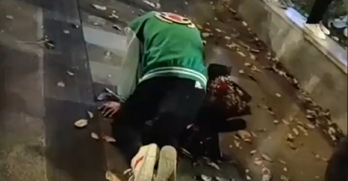 Mand prøver at vinde sin ekskæreste tilbage: Du gætter aldrig hvad han gør