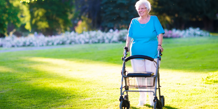 73-årig kvinde med rollator bad unge skrue ned for musik: Så blev hun overfaldet
