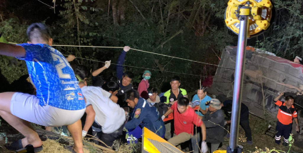 13 danskere mellem 19 og 25 år i tragisk trafikulykke i Thailand: Bus kørte ud over skrænt