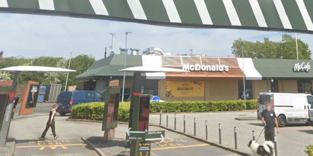 McDonalds-medarbejder afslører den hemmelige årsag: Derfor tager de billede af dig i ‘Drive in’