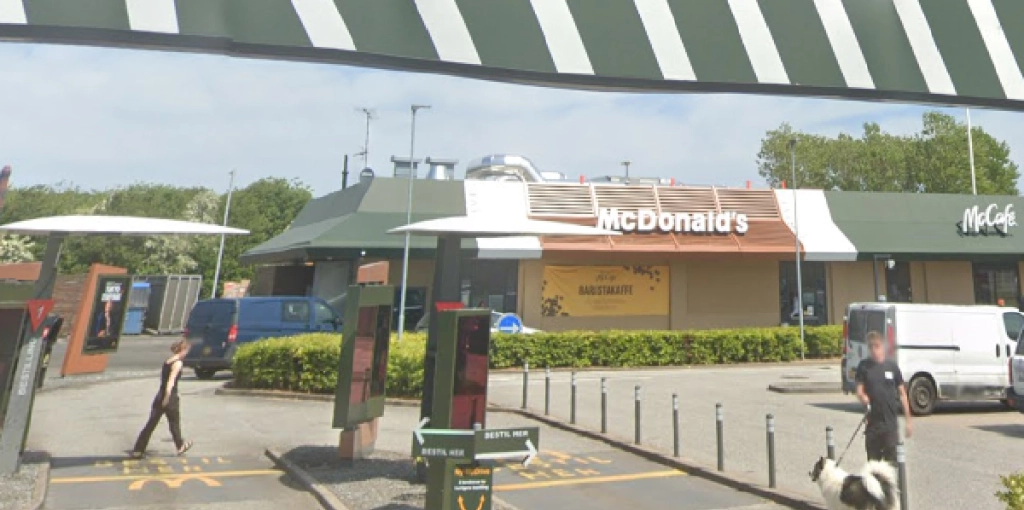 McDonalds-medarbejder afslører den hemmelige årsag: Derfor tager de billede af dig i ‘Drive in’