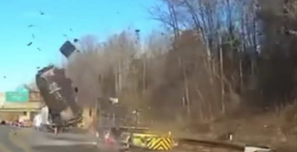 Her viser han hvorfor du aldrig skal overhale indenom på motorvejen