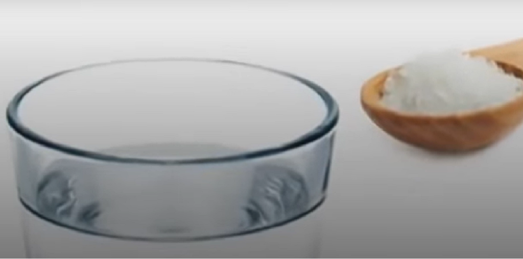 Sæt et glas vand med salt og eddike i hvert rum: 24 timer senere vil du ikke tro dine egne øjne