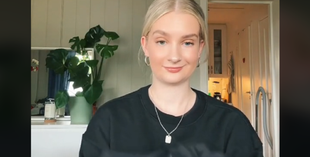 Marie troede hun havde købt et par normale shorts – se så bare, da hun pakkede dem ud