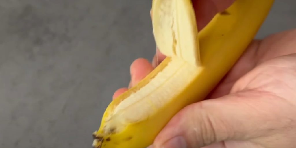Han laver bananskræls-tricket kun få danskere kender: Når du ser det, vil du aldrig smide dit bananskræl ud igen