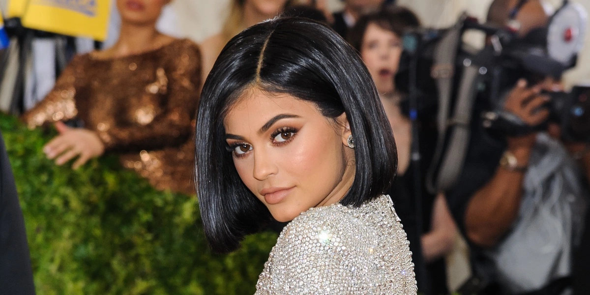 Kylie Jenner viser formerne frem: Se hende posere i hendes 69.000 kr. dyre g-streng