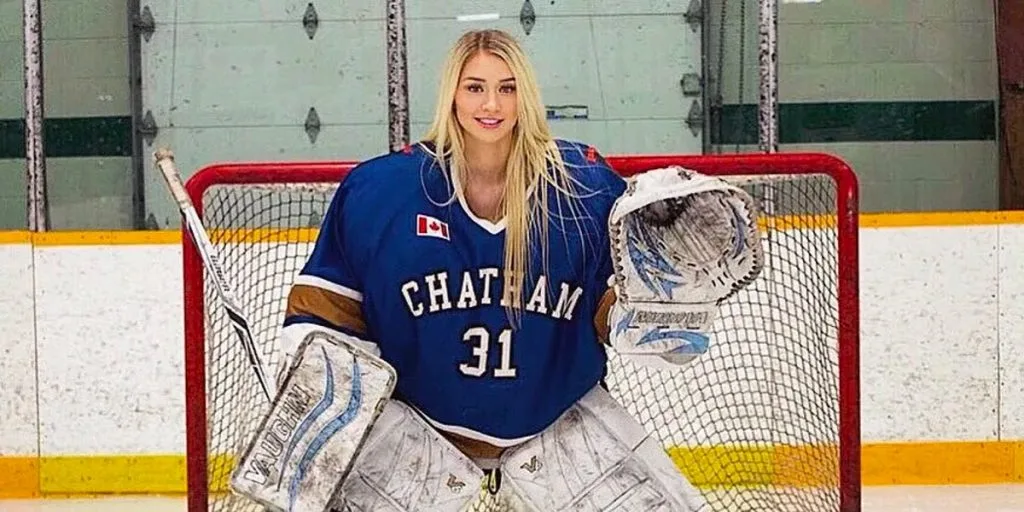 Hun blev kendt som ‘verdens lækreste ishockeyspiller’: Nu viser hun formerne frem