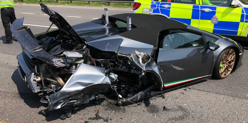20 minutter efter køb: Splinterny Lamborghini totalskadet