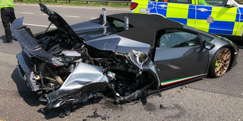 20 minutter efter køb: Splinterny Lamborghini totalskadet