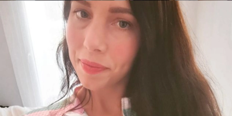 Før de er sammen, ammer Lana sin kæreste: Nu forklarer hun hvorfor