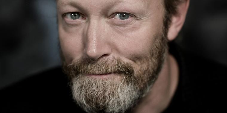 Lars Mikkelsen scorer ny rolle: Er med i TV 2-hittet “Badehotellet”