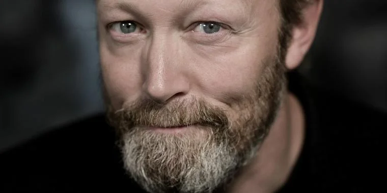 Lars Mikkelsen scorer ny rolle: Er med i TV 2-hittet “Badehotellet”