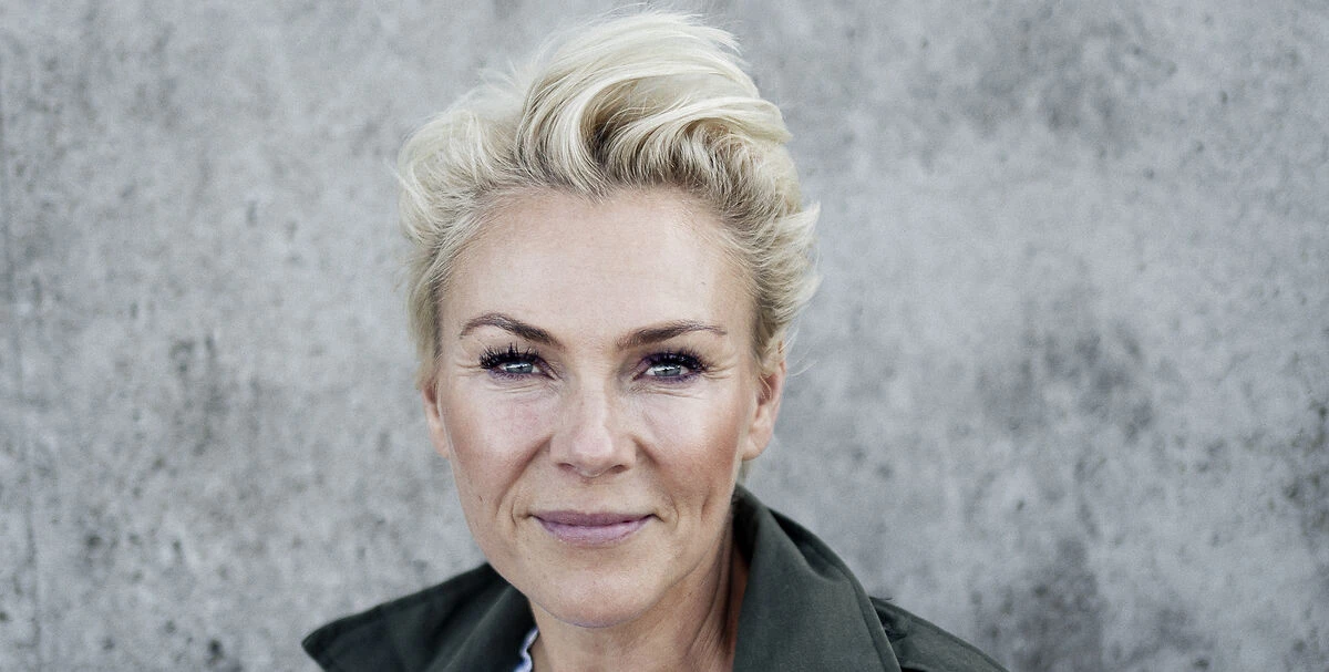 Lene Beier deler helt afklædt billede sammen med manden
