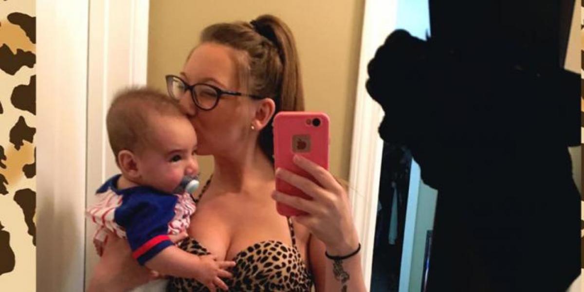 Kvinde beder nybagt mor tage badedragt på i stedet for bikini – Det skulle hun aldrig have gjort