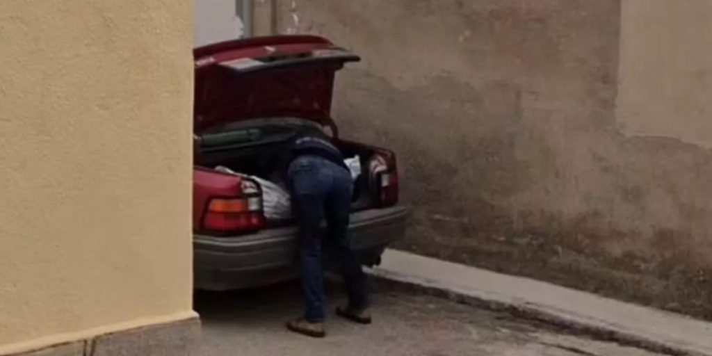 Google Street View leder politiet til par, der lægger ‘død krop’ i bagagerum på bil