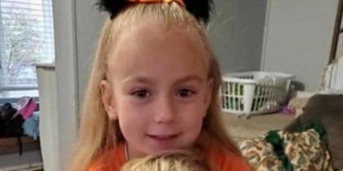 6-årig pige vågnede tilfældigt op midt om natten – På kort tid reddede hun hele sin familie