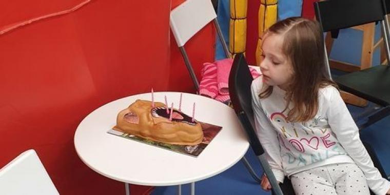 Ingen mødte op til 5-årig autistisk piges fødselsdag: Så fik far en fantastisk ide