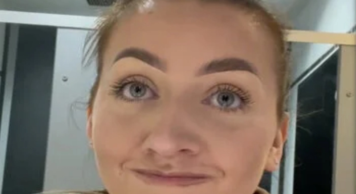 Kvinde brugte makeup trick fra TikTok med lim: Det kom hun hurtigt til at fortryde