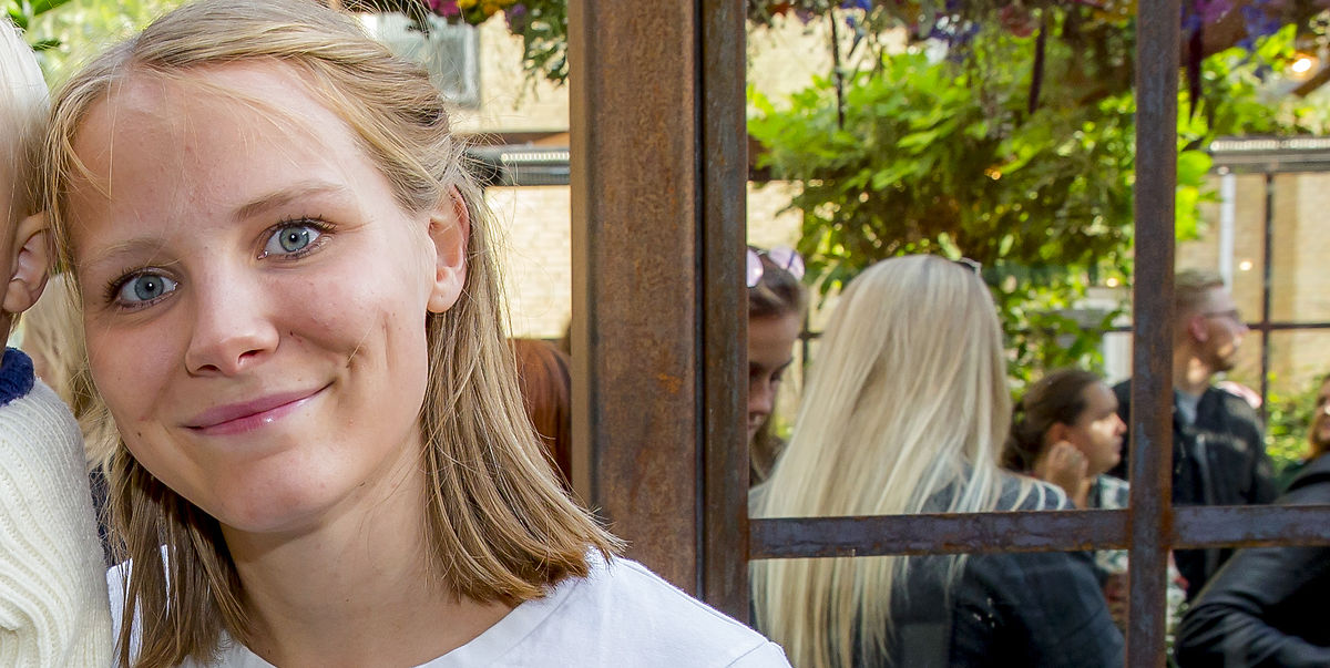 TV 2-kendis smider alt tøjet