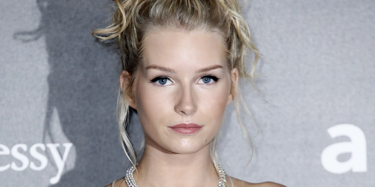 Kate Moss’ søster Lottie Moss gør det igen: Overlader INTET til fantasien