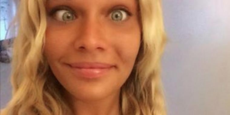 Synsskadede Louise samlede mod og tog et selfie: Hyldes på Facebook