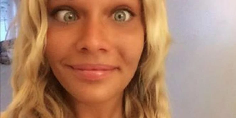 Synsskadede Louise samlede mod og tog et selfie: Hyldes på Facebook
