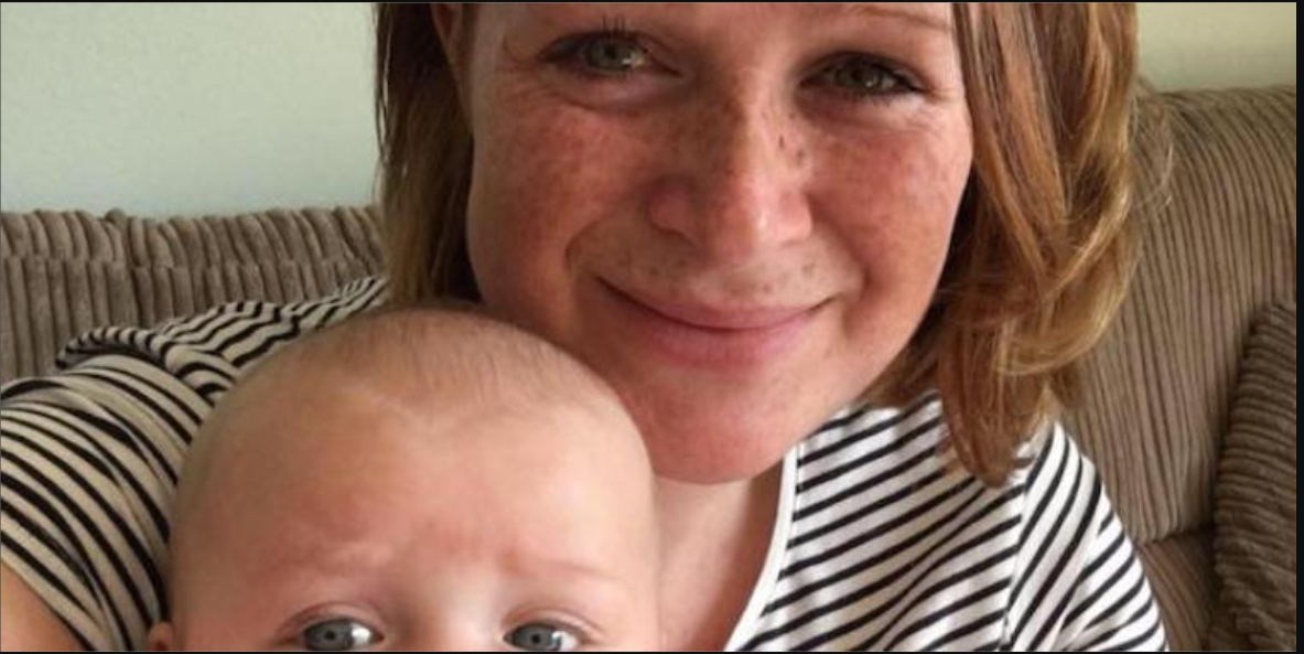 Ung mand beder kvinden om at få den grædende baby til at ‘holde kæft’: Så sætter hans far ham på plads