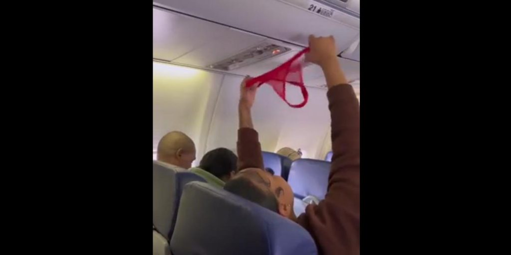 Lagt for had på de sociale medier: Lufttørrede sine trusser ombord på et fly