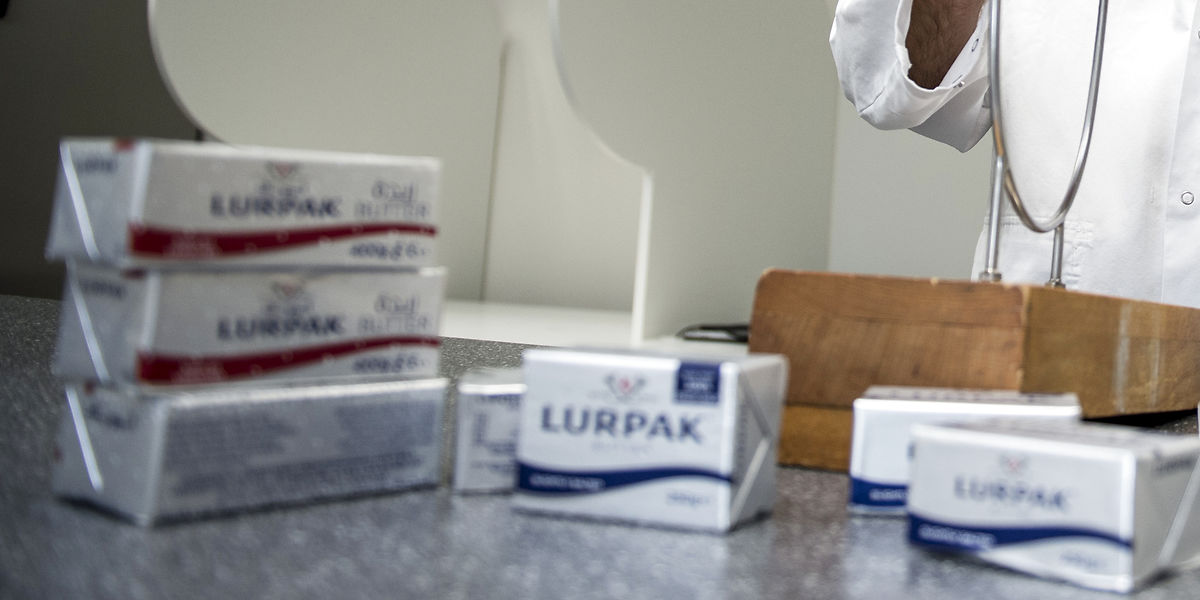 Supermarkeds-kunde har set en pakke Lurpak til 83 kroner