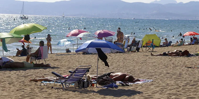 Coronaen blusser op: Overvejer du ferie her, så genovervej