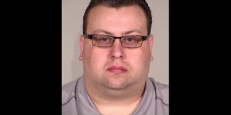 Kvinde ringer til alarmcentralen, da hun lægger mærke til sin kollegas mystiske adfærd