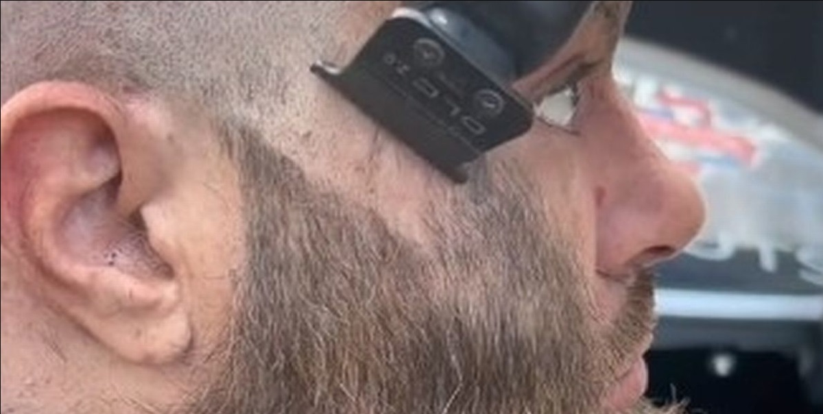 Hjemløs mand i chokerende forvandling efter en gratis tur under saksen: Sådan ser den uigenkendelige mand ud nu