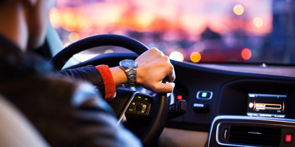Mange ved det ikke: Denne knap i bilen kan redde liv