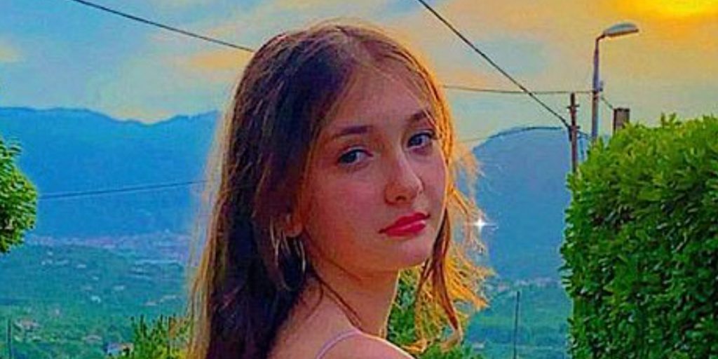 16-årige Maria tog sin telefon med i bad: Det endte med at koste hende livet