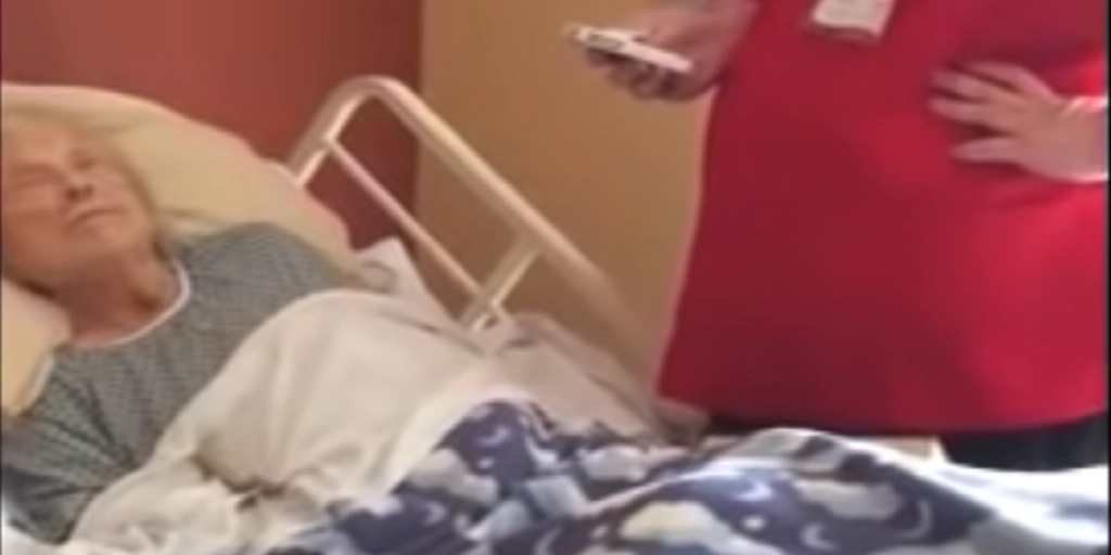 Maria er døende og har ikke mange dage tilbage: Så gør medarbejderen noget uventet