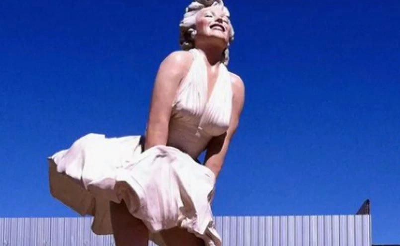 Underskriftindsamling startet: Folk raser over Marilyn Monroes numse