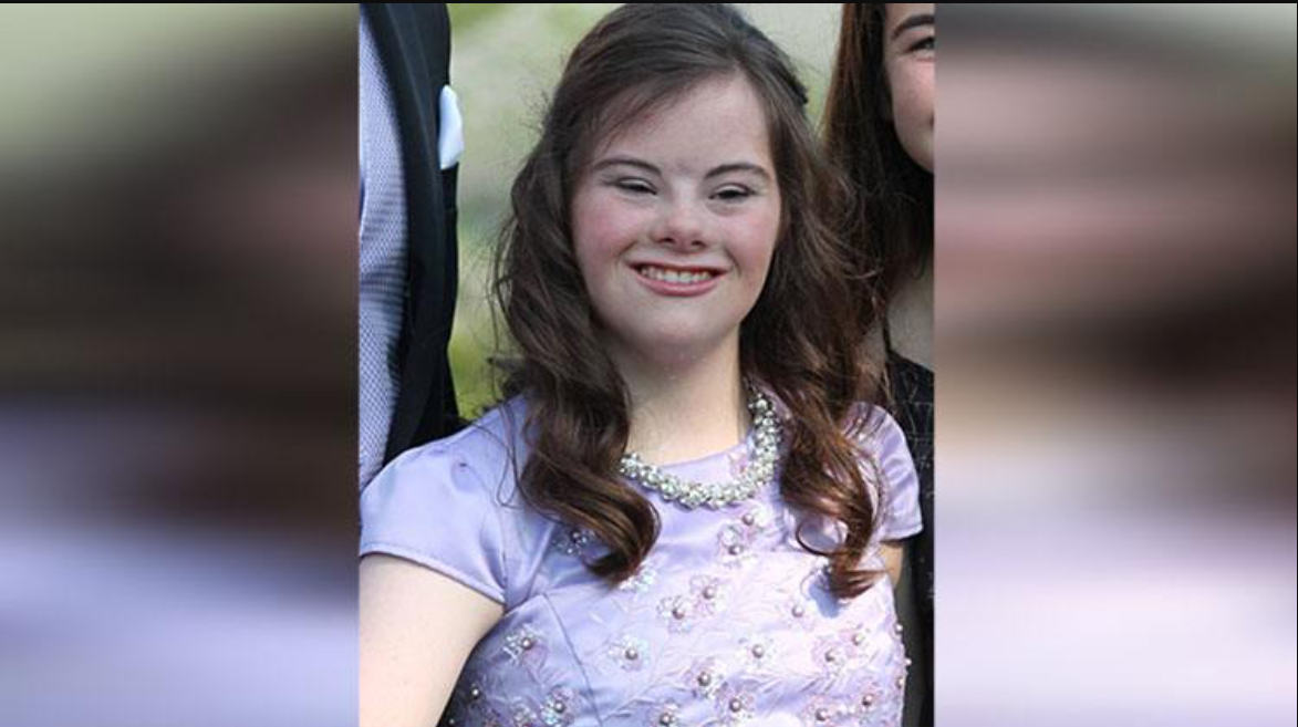 Mary med Downs syndrom havde ikke en date til galla: Men så husker hun en 7 år gammel aftale